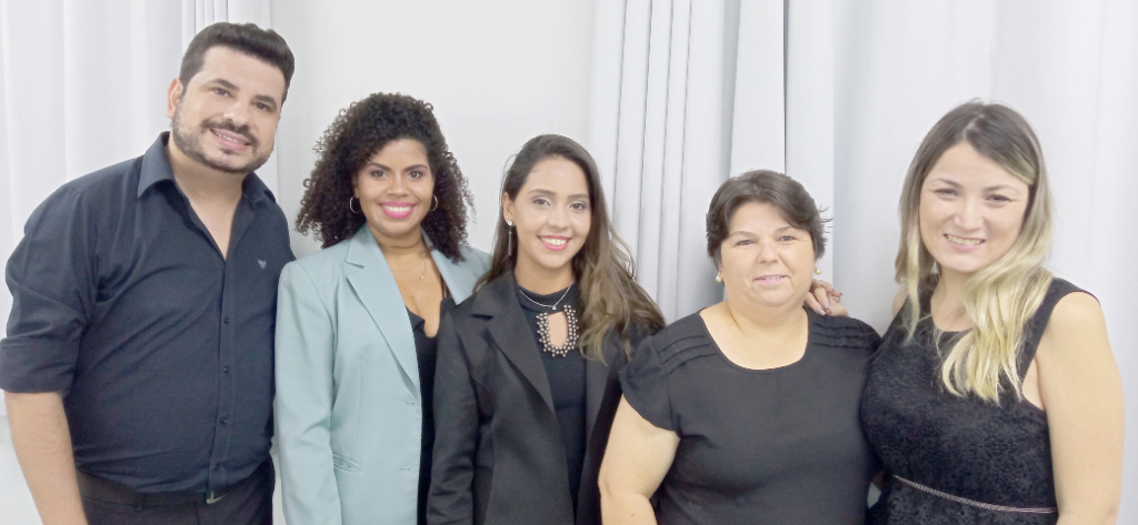 Luciano Moura, Nadya Martins, Thabata Waideman, Cleice Barbosa e Andressa Aoki. Um registro especial de parte da equipe de Comunicação e captação de Recursos da Santa Casa que preparou a cerimônia de posse da nova diretoria ocorrida na última sexta feira, 22