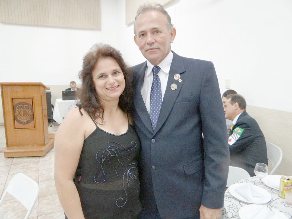 Hoje é dia de celebrar a feliz união conjugal de José Eduardo Polaquini e Antonia Regina, que há 36 anos escrevem juntos uma história de amor e cumplicidade deixando um lindo exemplo de vida a dois para os seus descendentes Renan e sua nora Renata. Parabéns ao casal Zé Polaquini e Toninha que comemoram suas “ Bodas de Cedro”, que a felicidade seja um elo de amor que se multiplica a cada ano vivido 