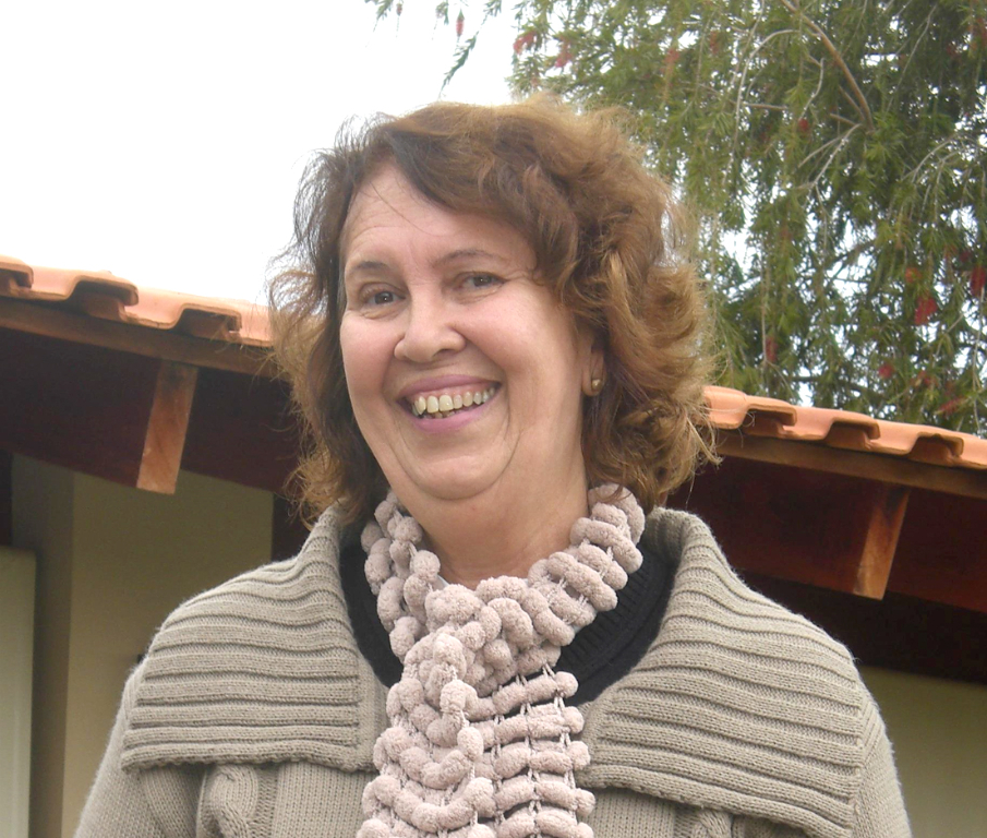 Hoje é dia de celebrar Luzelena Feitosa Vieira! Professora dedicada e presidente da APEOESP – Sindicato dos Professores de Votuporanga, ela comemora mais um ano de vida nesta sexta-feira (22). Ao longo de sua jornada, Luzelena tem se destacado pela atuação incansável em prol da educação e pela defesa firme dos direitos dos profissionais do ensino. Com seu compromisso, liderança e sensibilidade, ela inspira colegas, mobiliza a categoria e contribui de forma marcante para o fortalecimento da classe. Nesta data especial, recebe o carinho de familiares, amigos e companheiros de trabalho, que celebram sua trajetória e a admiram por seu trabalho exemplar. Parabéns, Luzelena! Que seu novo ciclo seja repleto de conquistas, saúde e motivação para seguir transformando vidas. 