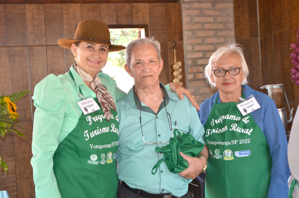 Adriana Dal Bem, Valteriano Pimenta e Honória representando o Sindicato Rural 