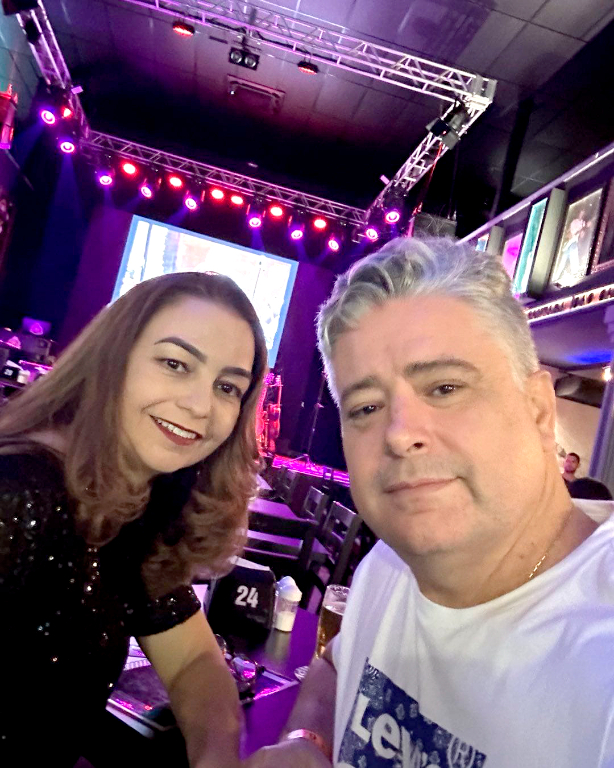 O empresário Marcos Gerólamo Aureliano e sua esposa Patrícia curtindo a noite embalados nas canções do Bar Dom Pedro, inaugurado recentemente em Votuporanga