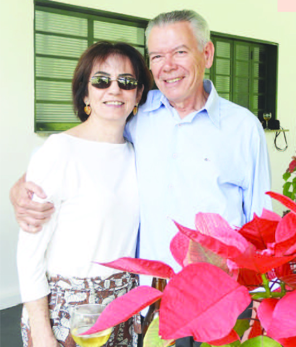 A semana começou festiva para Antonio Carlos Mainardi que brindou idade nova nesta segunda-feira, dia 24. Ele recebe os cumprimentos de seus amigos e familiares e os parabéns mais que especiais de sua esposa Erli Mainardi. Parabéns Mainardi, desejamos um novo ciclo de vida com muita saúde, paz e amor