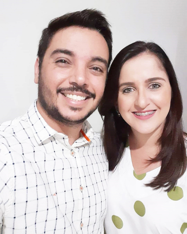 O âncora do jornalismo da TV Unifev Wender Rodrigues e sua esposa Jéssica De Paulo Rodrigues.
