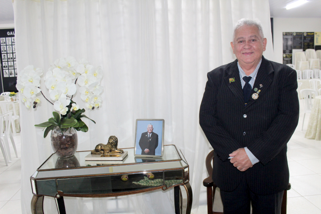 O mês de agosto terminou em clima de muita alegria para Wilson Gil Pinheiro, presidente do Lions Clube Votuporanga, que celebrou mais um ano de vida na segunda-feira, dia 31. o encerrar o mês e iniciar um novo ciclo, Wilson recebeu os abraços calorosos dos amigos do Lions Clube Votuporanga e todo o amor e carinho de seus filhos e de suas queridas netas. Que esta nova etapa seja repleta de saúde, felicidade, realizações e momentos inesquecíveis ao lado das pessoas que tanto o admiram e amam. Parabéns, Wilson! Muitas felicidades e vida longa!