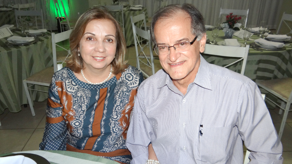 O médico José Maria Gonçalves Filho está na lista dos aniversariantes desta quarta-feira.  
Ele comemora seu aniversário ao lado de sua esposa Maria Luiza que puxa a fila dos parabéns 
nessa data especial. Parabéns dr. Zé Maria, que esse dia iluminado seja apenas o começo de um novo ciclo de muita paz na sua vida
