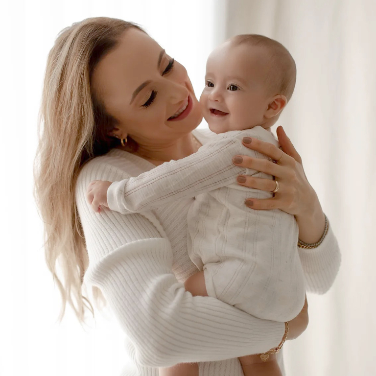 Um belo registro fotográfico da mamãe Daniele Gratão com seu filho, João Otávio, sua dose diária de amor. Lindo de se ver a cumplicidade entre mãe e filho