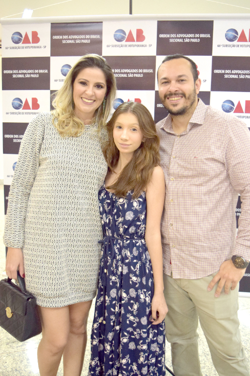 Aline Danitielle Dias, Vitoria Chaves Dias e Thiago Câmara em recente evento da OAB Votuporanga que comemorou o Dia da Advocacia 