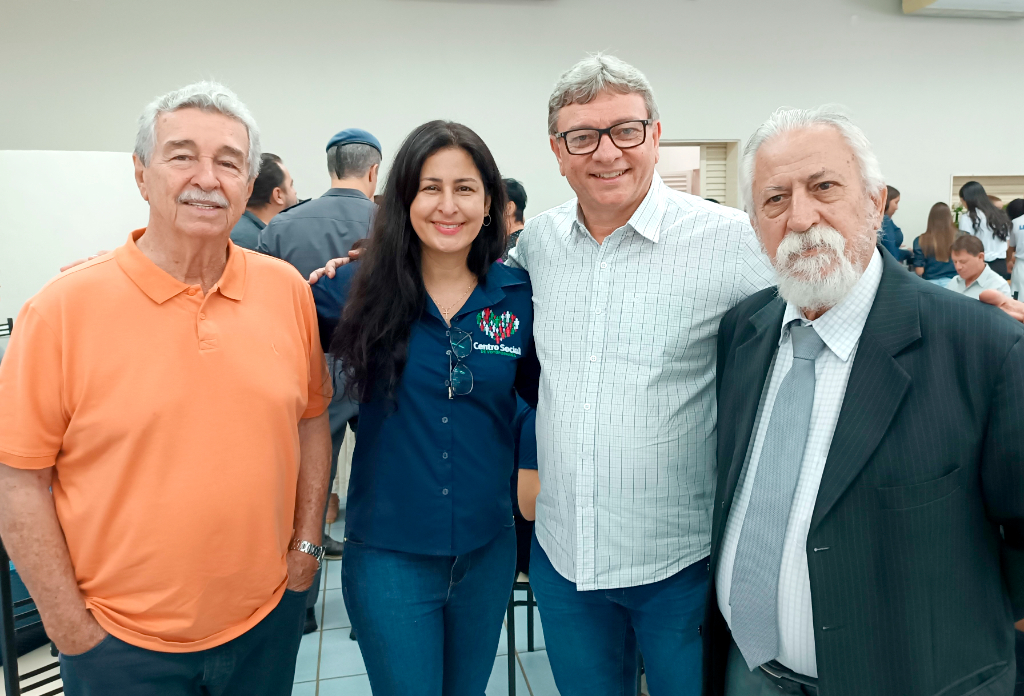 Diogo Mendes Vicentini, Camila Santana, Marcelo Marin Zeitune e o advogado Dr. Adelino Ferrari Filho, presidente da OAB local
A felicidade estampada no sorriso da presidente Eliete Guilherme, por poder fazer parte dessa grande festa
