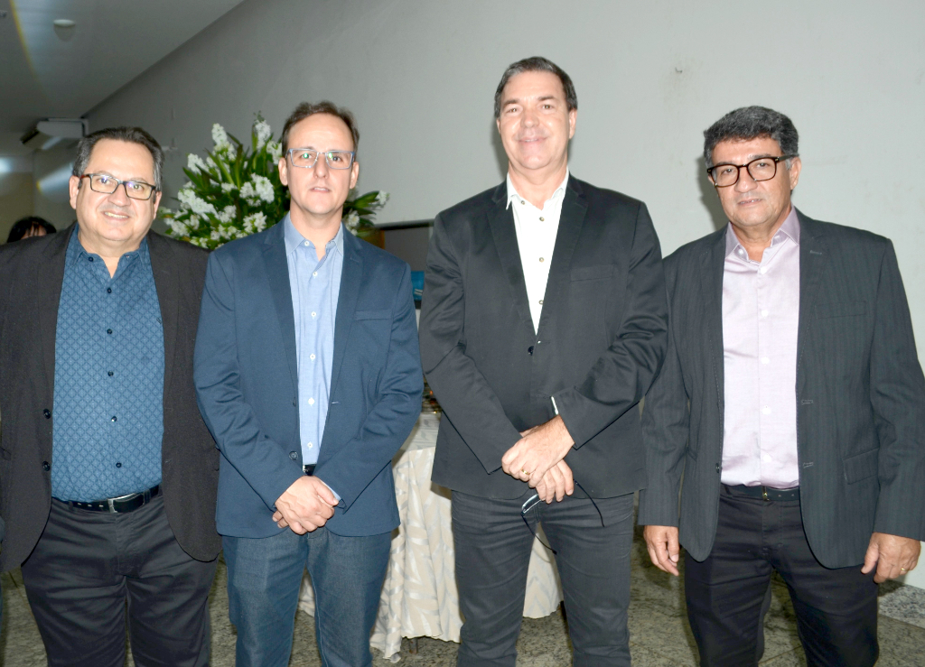 Os empresários e empreendedores, Valdeci Merlotti, Glauco Ventura, Valmir Dornelas e Silvano Olvieira, presentes na noite de posse da  nova diretoria da UNIFEV, realizada no último dia 15 de outubro na sede socila do Sindicato Rural. A noite reuniu grandes nomes da sociedade para aplaudir a posse do presidente Celso Penha Vasconcelos e saudar os professores da UNIFEV, em homenagem ao “Dia do Professor”