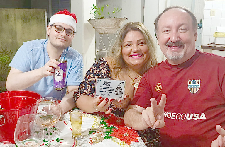 O Natal do médico dr. João Paulo Pedroso foi uma noite repleta de união e muito amor que ele compartilhou ao lado de sua esposa dra. Márcia Rangel e seu filho João Gabriel (foto). A família se uniu para desejar a todos muita saúde e paz! 