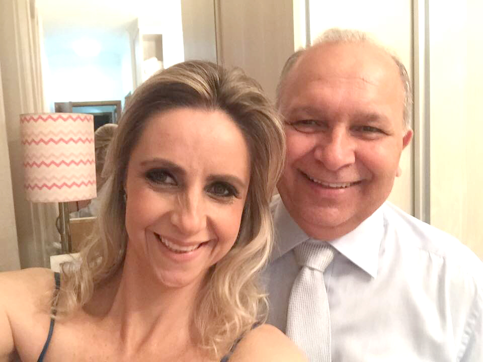 Oscar Guarizo ganha abraços e cumprimentos no primeiro dia do ano pelo seu aniversário e o carinho especial de sua esposa Daniela Marin. Desejamos um dia lindo e uma vida esplêndida! Felicidades hoje e sempre