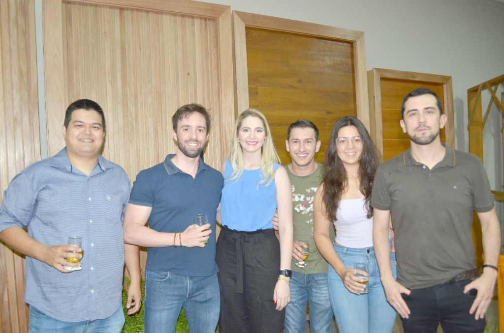 Fernando Kendy, Fernando Alvito, Ana Beatriz, e os engenheiros Felipe, Andressa e Alberto participando das comemorações do primeiro ano de sucesso da Império Batentes