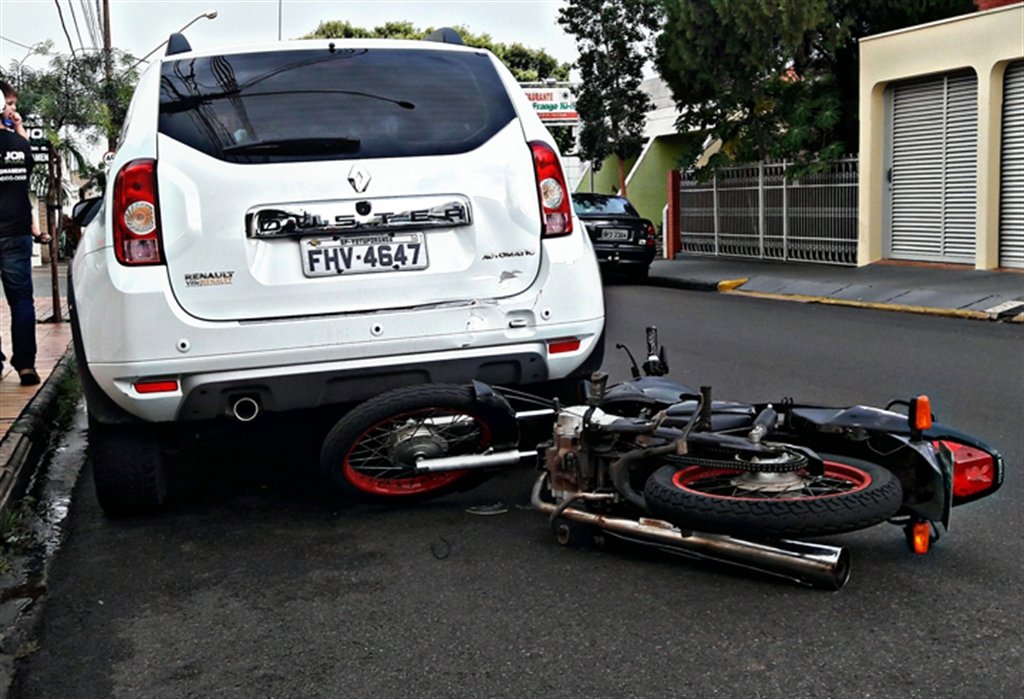 Acidente Envolve Dois Carros E Moto No Centro Jornal A Cidade De Votuporanga