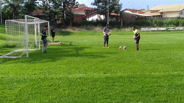 Sob o comando do técnico Péricles Veloso, o Timon treinou, na tarde de ontem, na AABB; time enfrenta o Cavinho (Foto: A Cidade)