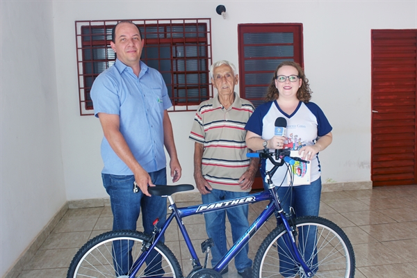 Antonio Calvo, foi contemplado com uma bicicleta, que já tem um destino (Foto: Divulgação/Santa Casa)