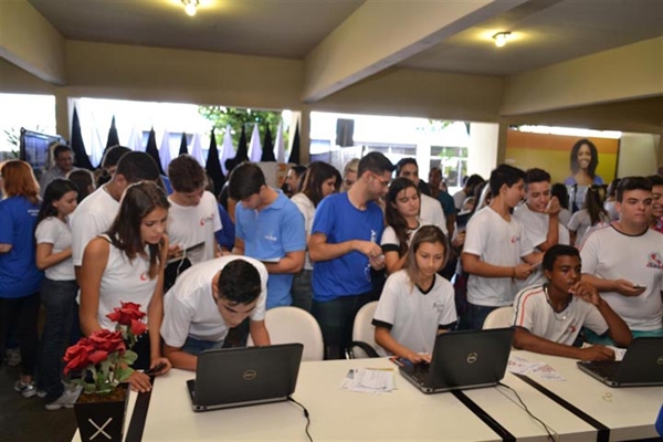 Feira de Profissões segue até amanhã