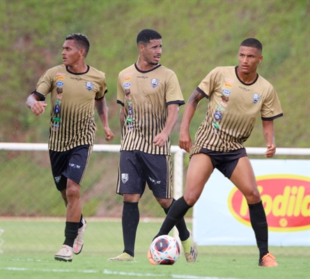 Os atacantes Sávio Araújo e David Jhefer, além do meio-campista Flávio Henrique vão reforçar o CAV para Série A3 (Foto: Rafa Bento/CAV)