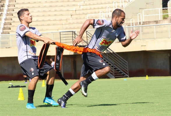 O atacante Nathan treinou normalmente; Votuporanguense joga amanhã, às 10h, contra o Penapolense, em Penápolis (Foto: Rafael Nascimento/CAV)