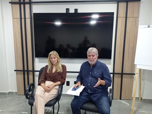 Rose Seba e o prefeito Jorge Seba durante a coletiva da tarde de ontem. Foto: A Cidade