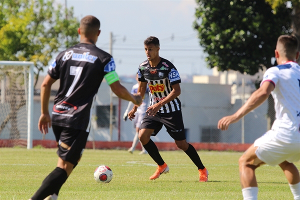 O lance mais questionado foi a expulsão do lateral-esquerdo, Abraão Lincoln (Foto: Rafael Bento/CAV)