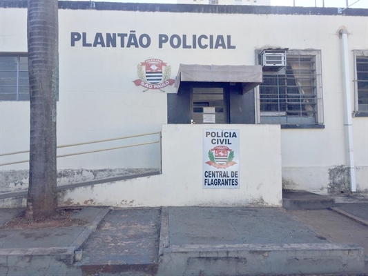 Roubo: os criminosos foram levados até a Central de Flagrantes de Votuporanga, onde permaneceram detidos (Foto: A Cidade)