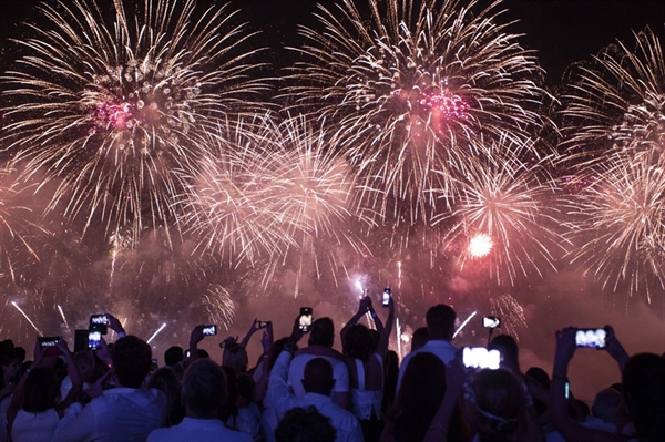 É observado no projeto que diversas cidades já têm  leis que proíbem os fogos de artifício com estampido (Foto: Gabriel Monteiro/Secom)