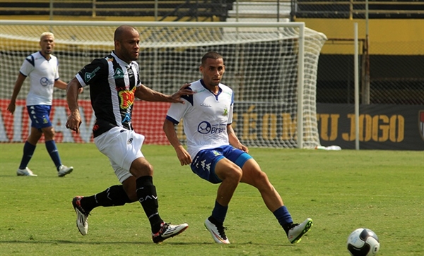 Técnico lamenta falhas e liberdade a Branquinho