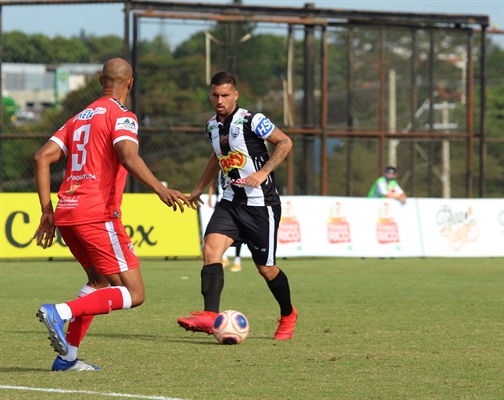 Técnico Rogério Corrêa já cobra atenção de todo elenco e garante que serão dois grandes jogos na semifinal  (Foto: Rafael Bento/CAV)