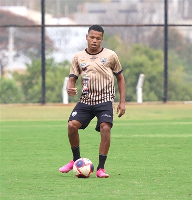 Velho conhecido da torcida, o volante Jair disse que o entrosamento da equipe pode fazer a diferença no campeonato deste ano (Foto: Rafael Bento/CAV)