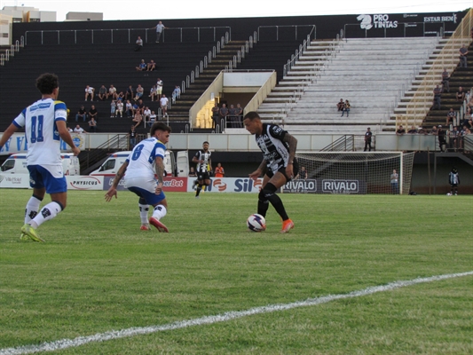  Votuporanguense e São José jogaram na noite do último sábado na Arena Plínio Marin. Foto: Ísis Madi