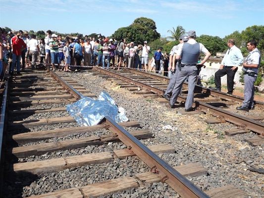 Aposentado de 81 anos morre atropelado por trem em Jales