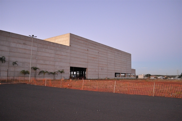 Obras do North Shopping estão paradas desde 2017, mas após se reunir com empresários do setor, o prefeito ainda está esperançoso (Foto: A Cidade)