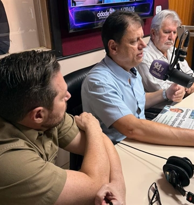 Tarcísio de Freitas esteve nos estudos da rádio Cidade 94,7FM e comentou os planos para o futuro do estado  Foto: A Cidade