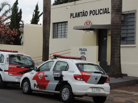 Homem é ferido com golpes de enxada na cabeça