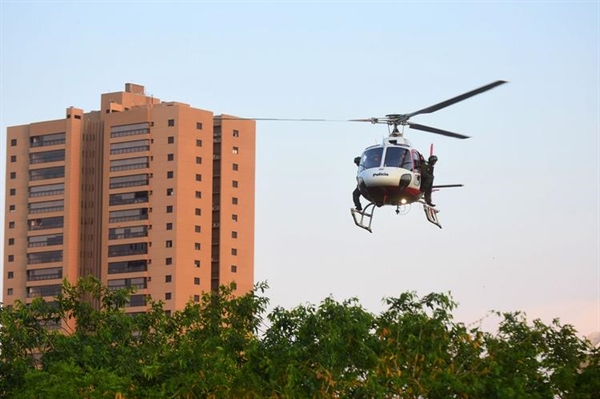 Na época, fuga mobilizou toda a polícia, inclusive o helicóptero Águia (Foto: Alexandre Souza/Folha da Região) 