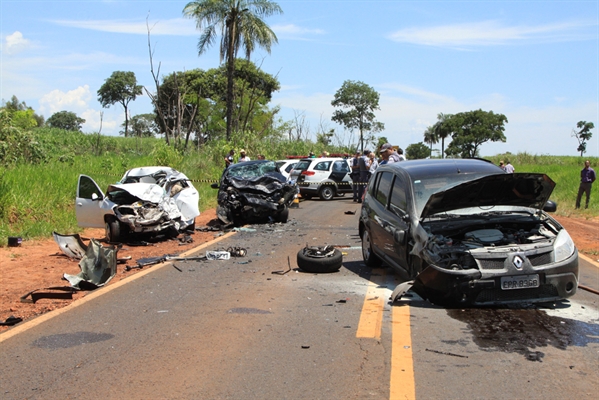  Grave acidente mata três pessoas na Péricles Belini