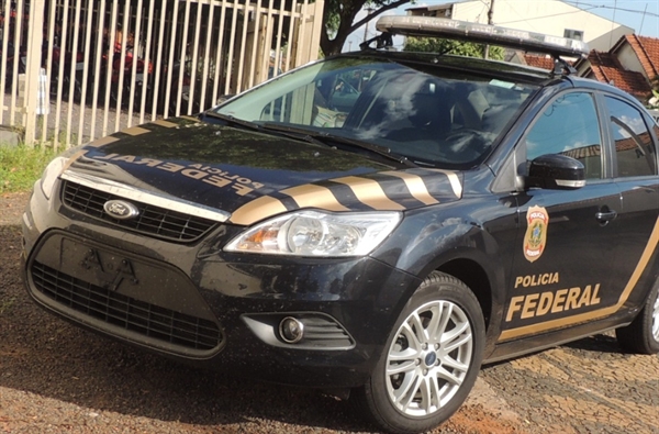 Polícia Federal escolta mulher presa por contrabando até cadeia de Votuporanga