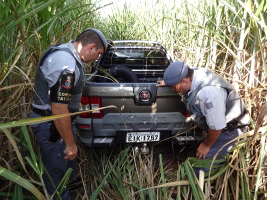 PM recupera carro levado em assalto de família