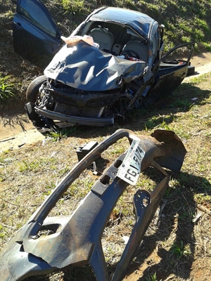 Automóvel sai da pista e capota várias vezes na rodovia SP-320