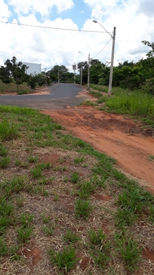 A continuação da rua Orlandio Luiz Teixeira foi prometida, mas nunca saiu do papel (Foto: Arquivo Pessoal)