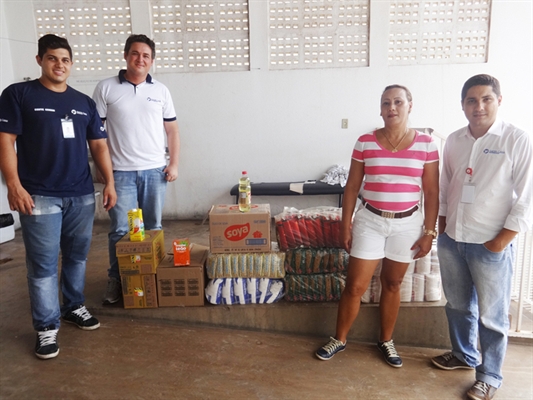 Família de Riolândia doa alimentos para Santa Casa
