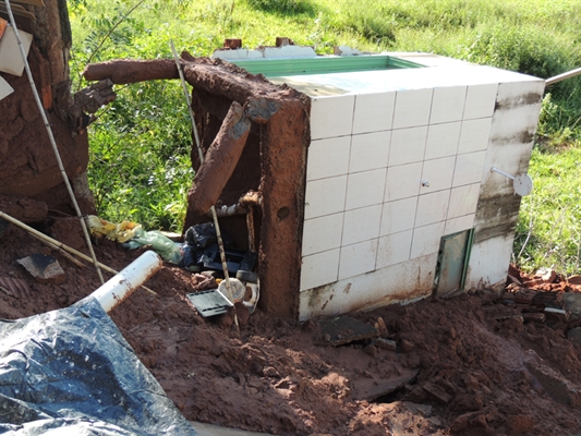 Defesa Civil interdita casas afetadas pela chuva