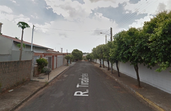 O crime aconteceu na tarde de ontem, na rua Tiradentes, no bairro Jardim Botura, atrás da antiga Só Nata (Foto: Divulgação/Polícia Militar de Votuporanga)