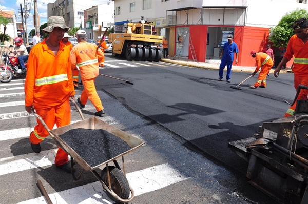 Prefeitura dá ordem de serviço e autoriza início de recapeamento nas ruas da cidade