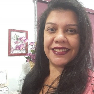 A manicure e podóloga Thaisa Aparecida Souza Tavares, de 43 anos, foi encontrada morta dentro de sua casa em Votuporanga (Foto: Arquivo pessoal)