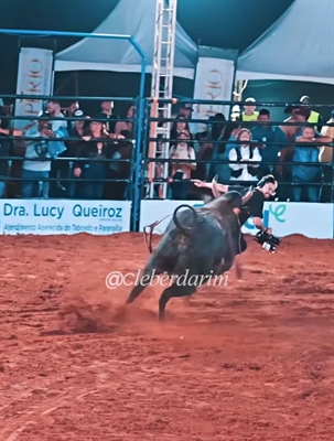 O videomaker Willian Arco Francisco levou um susto na festa do peão de Aparecida do Taboado  (Foto: Arquivo Pessoal)