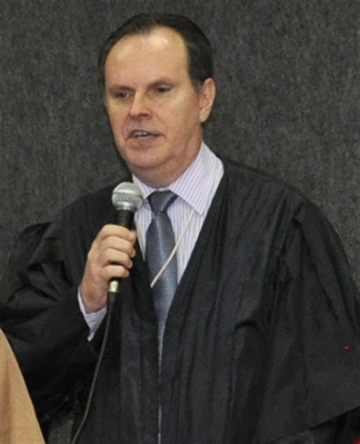 Canil preside mais um juri hoje