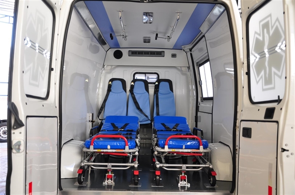 Dois novos veículos foram adquiridos neste ano: uma nova ambulância e um veículo (Foto: Reprodução)
