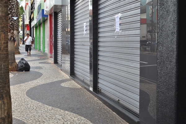 Em meio à pandemia, o comércio segue fechado na cidade