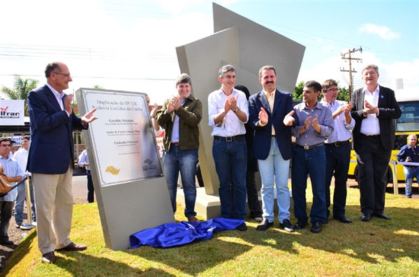 Alckmin e José Serra inauguram rodovia SP-320